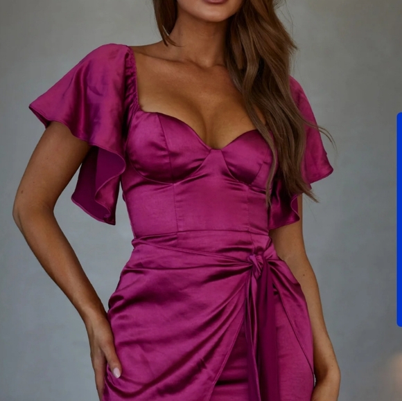 Selfie Leslie Aphrodite Molded Bust Angel Sleeve Wrap Dress Fuchsia - Picture 3 of 7